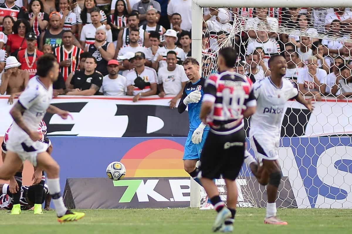 Deivity não conseguiu evitar a derrota do Santa Cruz 