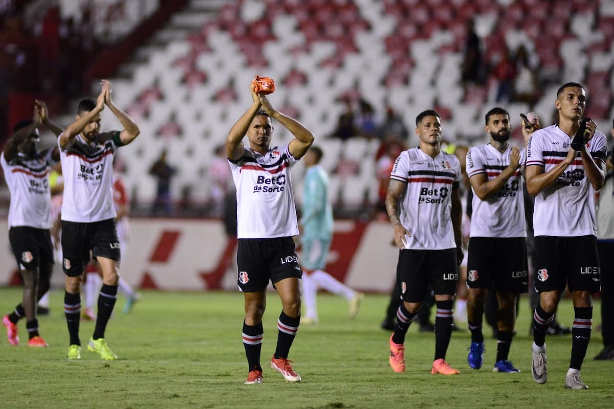 Santa Cruz buscará a reabilitação no Campeonato Pernambucano diante do Retrô, após perder clássico contra o Náutico 