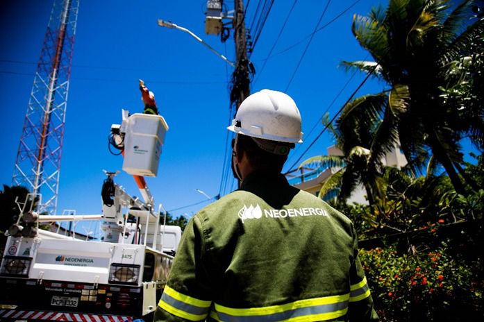 Neoenergia inicia ordenamento de rede no percurso do Homem da Meia-Noite