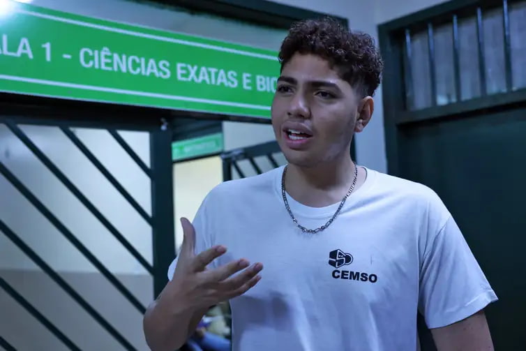 O aluno da escola Setor Oeste, Danilo Belchior, fala sobre o Programa Pé de Meia. 