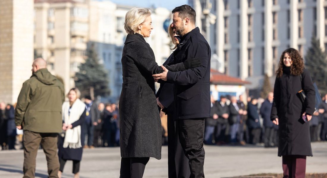 A presidente da Comissão Europeia, Ursula von der Leyen, com Zelensky em Kiev 