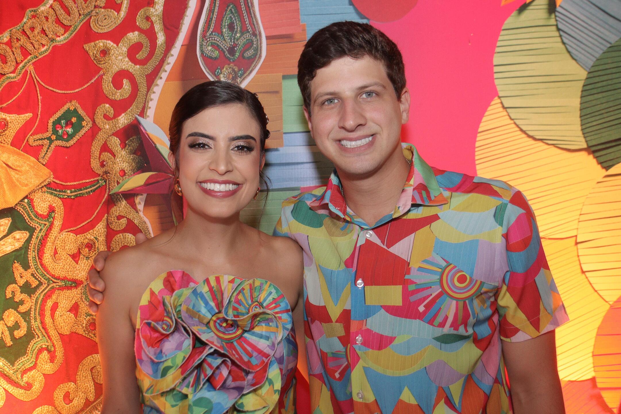 Prefeito João Campos chegou acompanhado da deputada federal, Tabata Amaral