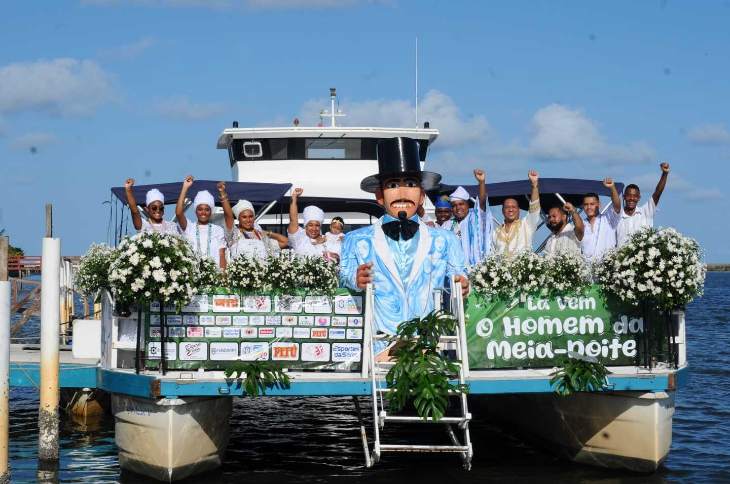 Afoxé Ilê Axé Ifá -Axé de Ouro Preto participou do cortejo do Homem da Meia Noite