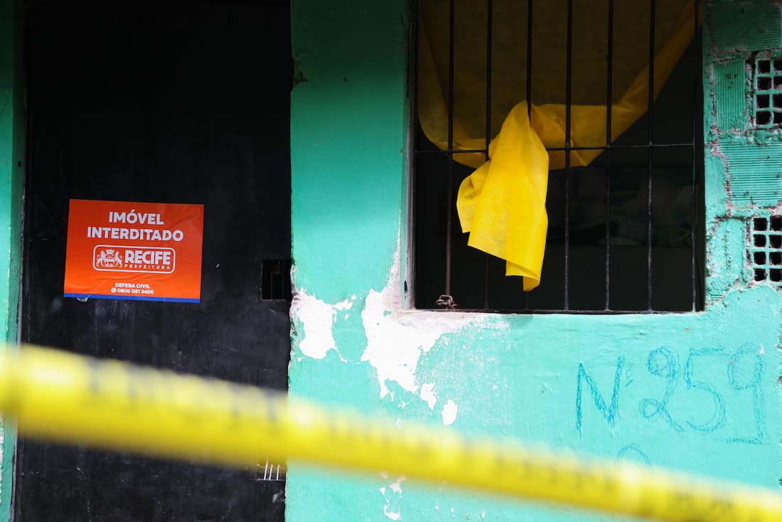 Imóveis são interditados pela defesa civil em barreira que sofreu deslizamento