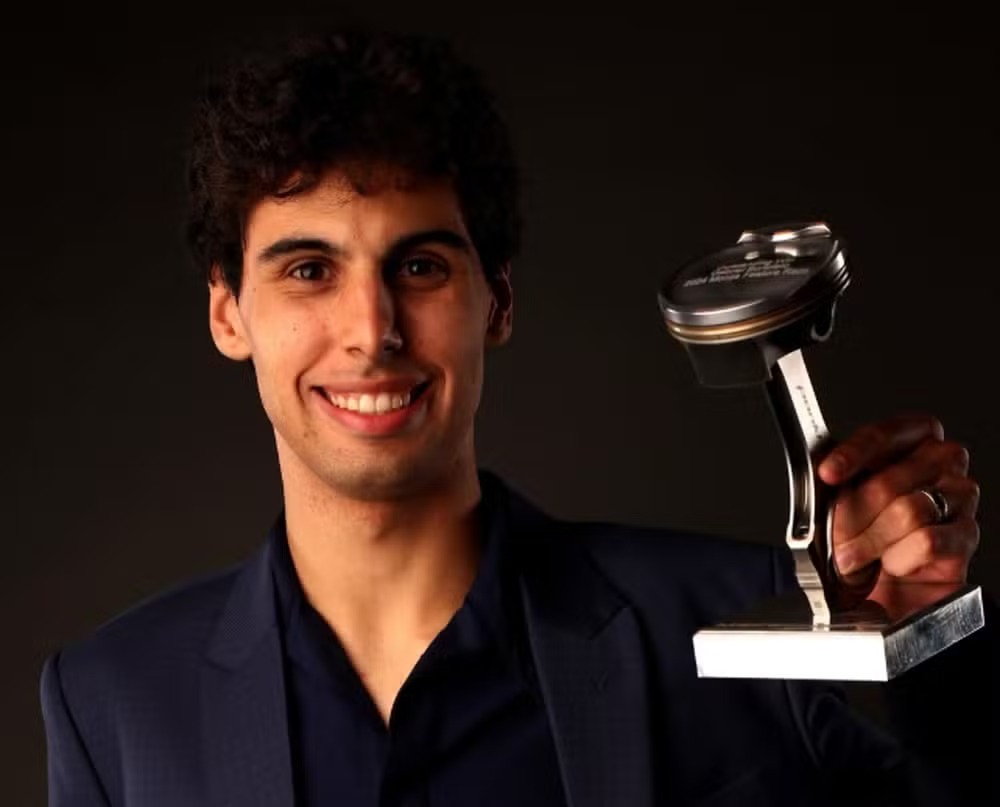 Gabriel Bortoleto ganha o Prêmio Mecachrome (entregue aos melhores pilotos da F2) após sua vitórial histórica em Monza. 