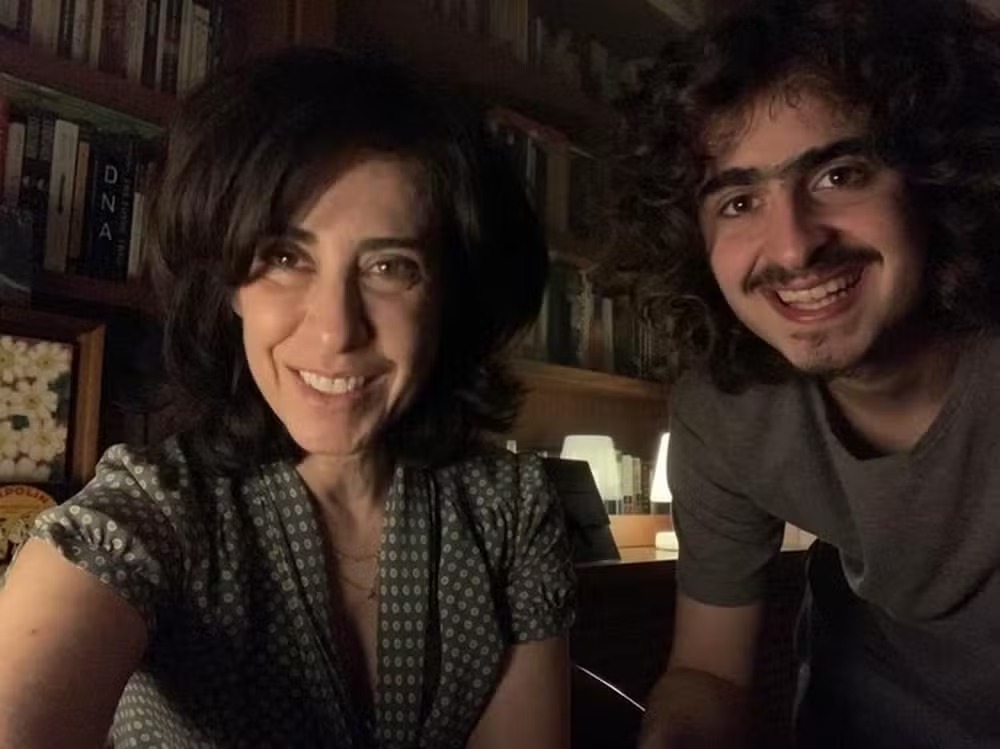 Fernanda Torres e o filho Joaquim Waddington 