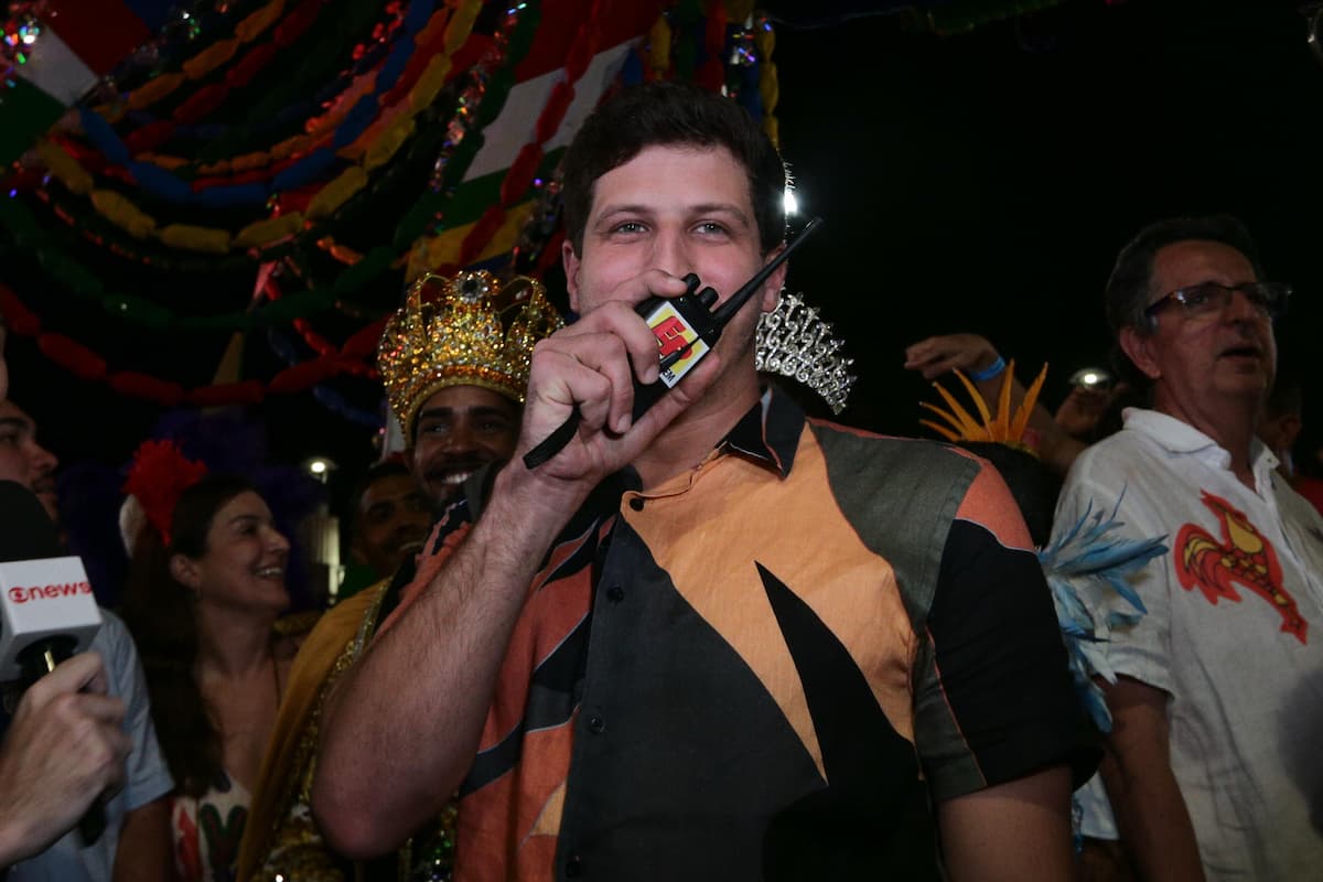 Prefeito João Campos fez a contagem regressiva para a subida do Galo Gigante