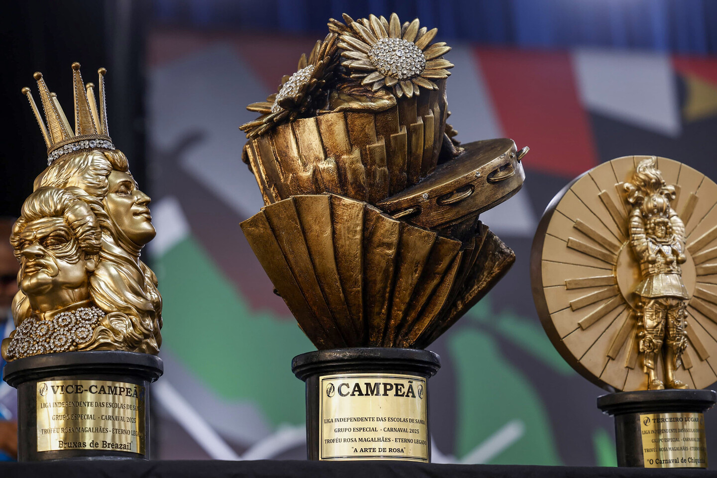 Troféu das campeãs do grupo especial do Carnaval do Rio em 2025