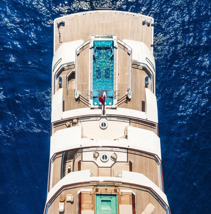 Uma estimativa avaliou o iate em US$ 300 milhões ou mais