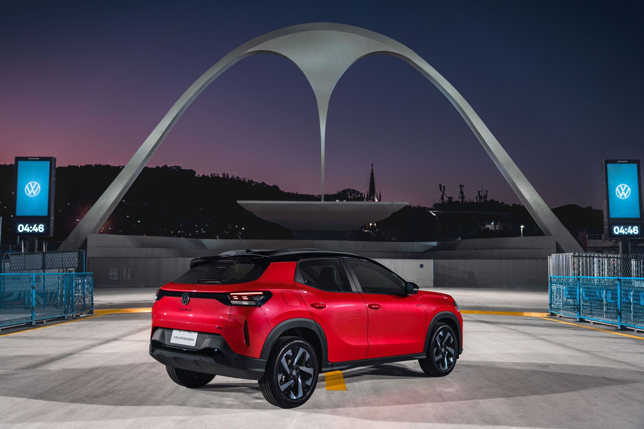 Traseira do Volkswagen Tera, novo SUV da marca alemã que vai contar com 300 litros de capacidade no porta-malas.