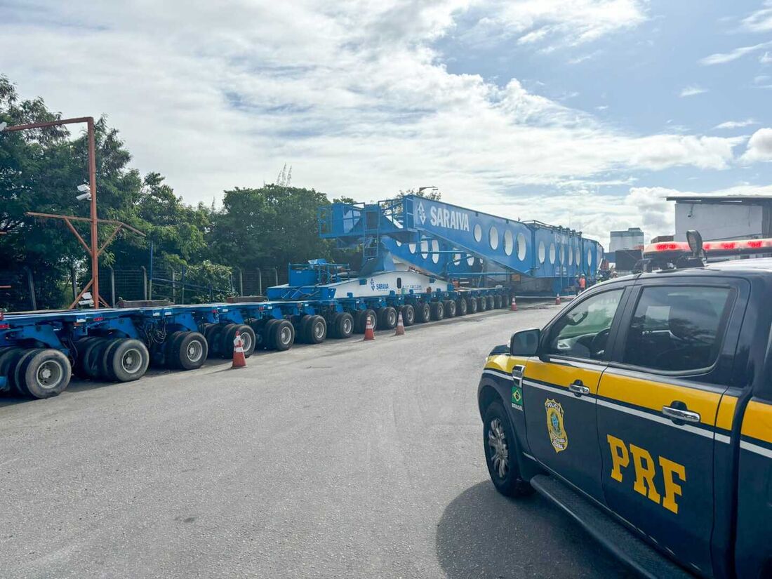 Carga transportada irá interromper o trânsito da BR-101 neste sábado (14)