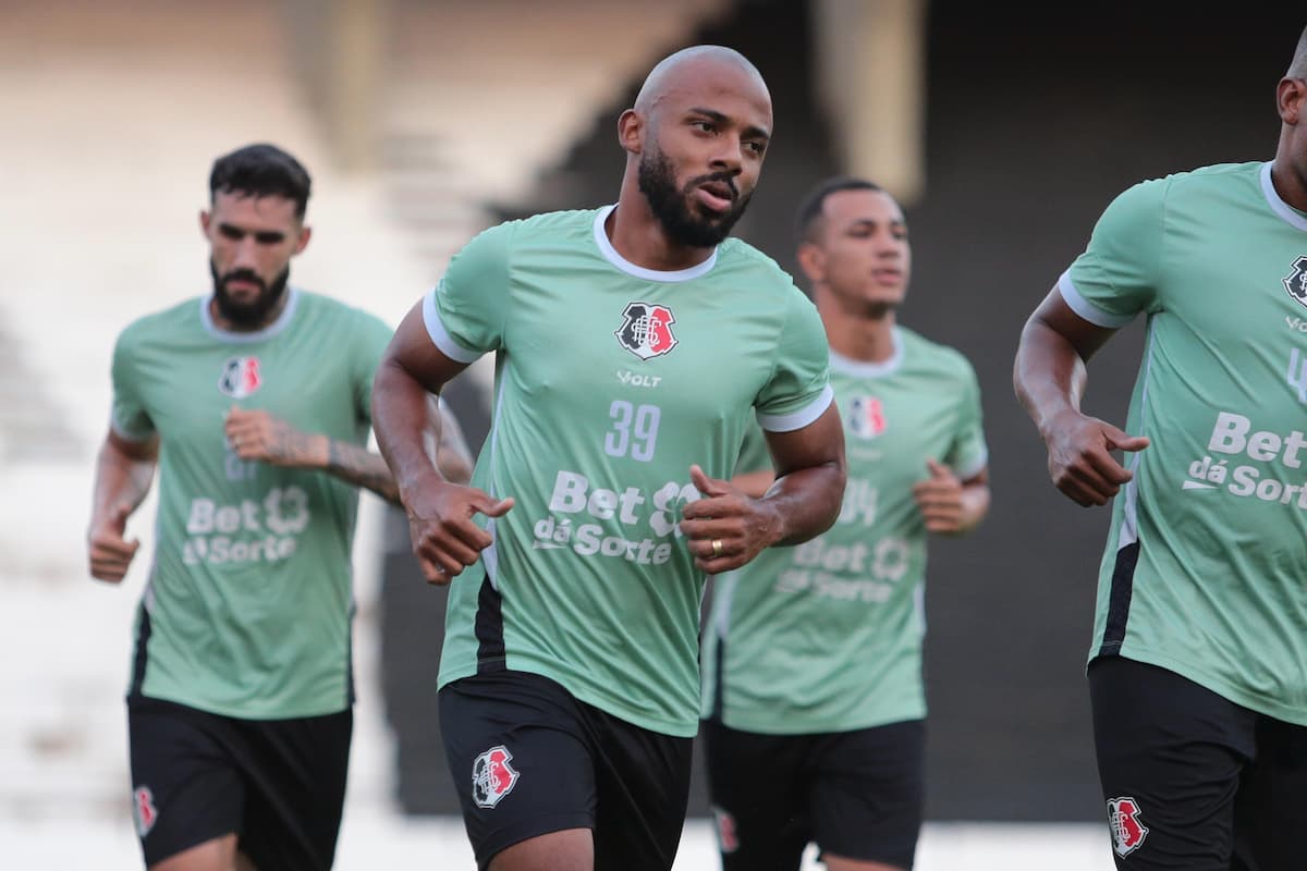 Jonatas Paulista, volante do Santa Cruz 