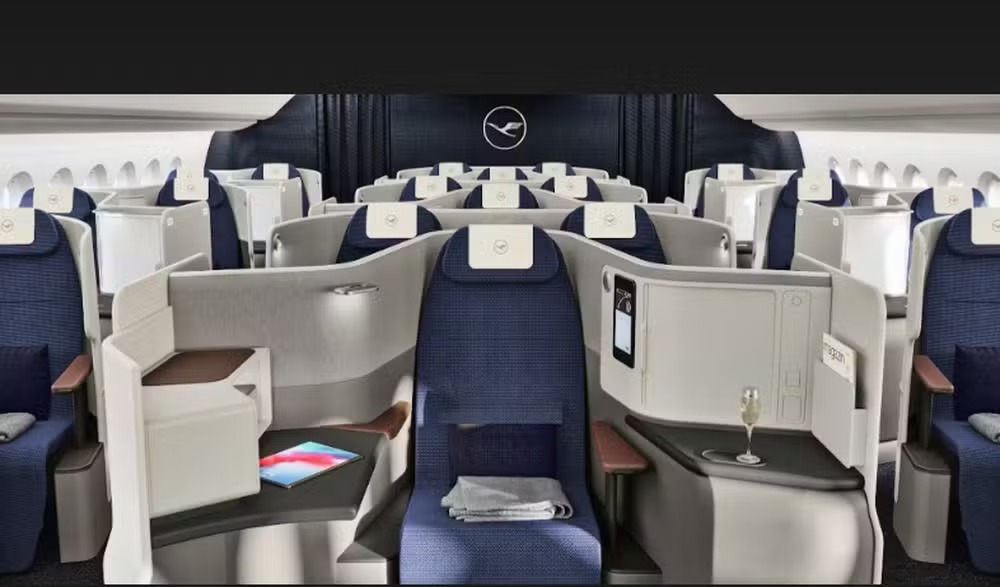 Apenas na classe executiva, há sete tipos de assentos, alguns com mais privacidade ou espaço para as pernas, e até mesmo um assento 