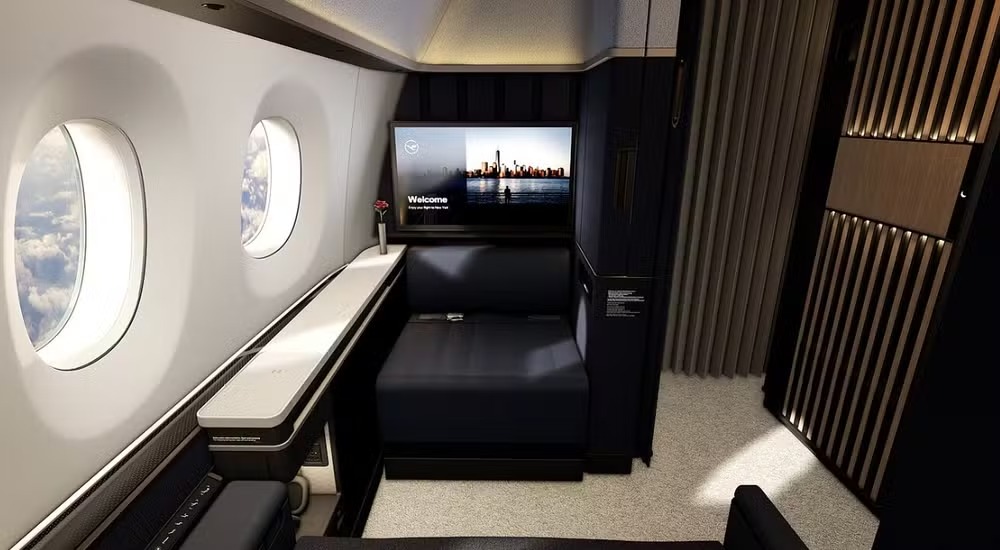 Lufthansa introduziu suítes na primeira classe, substituindo as divisórias baixas por paredes altas e portas fechadas 