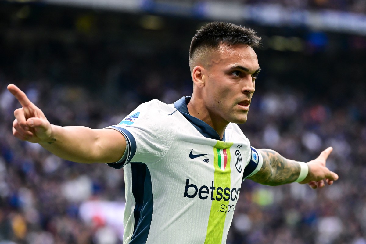 Lautaro Martinez celebra gol no Campeonato Italiano