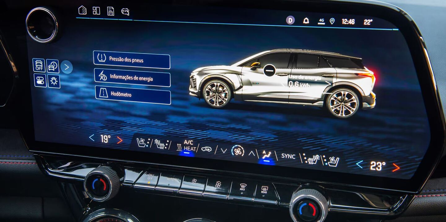 Chevrolet Blazer EV tem central multimídia é responsiva, intuitiva e integra Android Auto e Apple CarPlay sem fio, além de Google Built-In. | Foto: Chevrolet / Divulgação