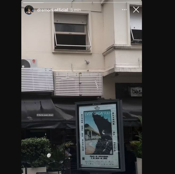 Dre'moni Watts compartilhou uma foto onde aparece o cartaz que anuncia o show. 