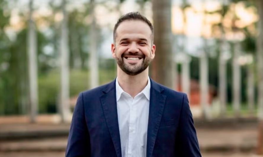 Em seu perfil no LinkedIn, o 