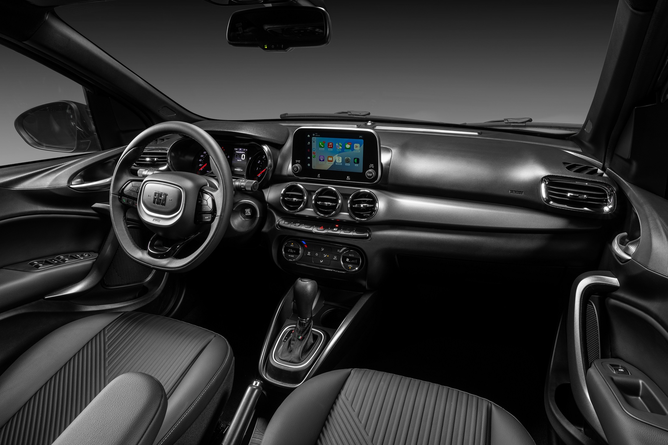 Dentro da cabine do Fiat Cronos Precision 1.3.
