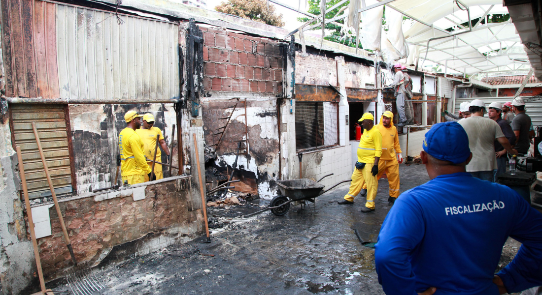 Incêndio no Mercado da Madalena: três boxes foram atingidos pelo fogo e outros cinco foram indiretamente afetados