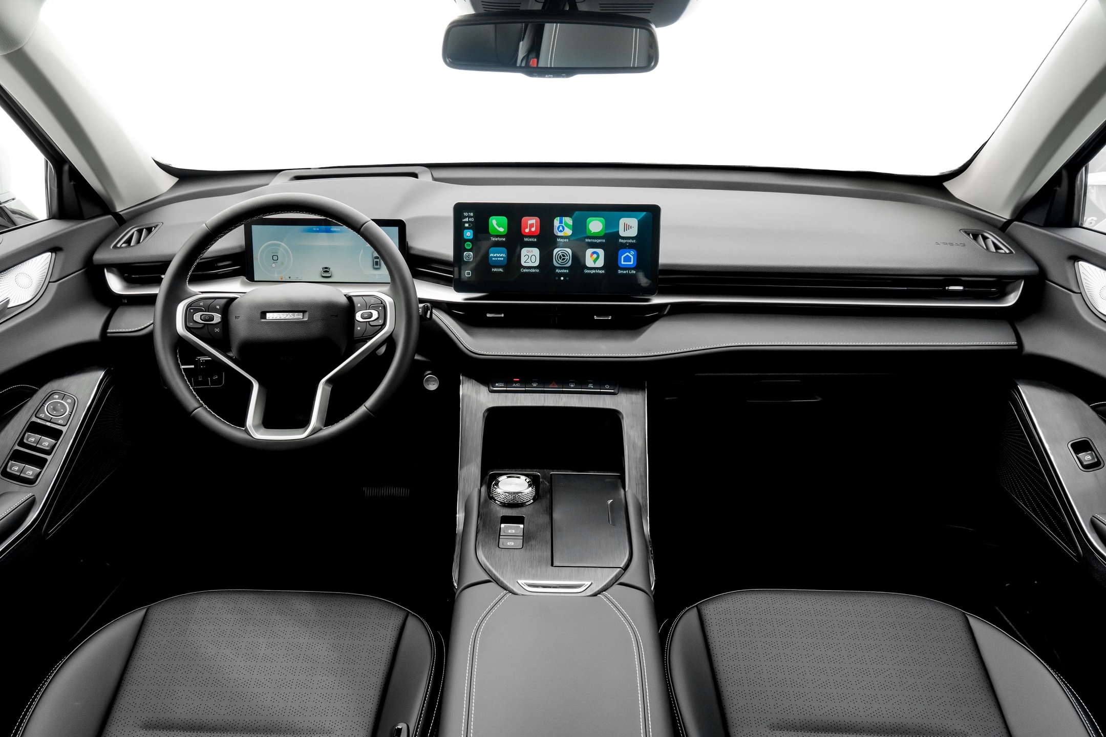 Cabine do GWM Haval H6 2025, que agora conta com mais tecnologia a bordo.