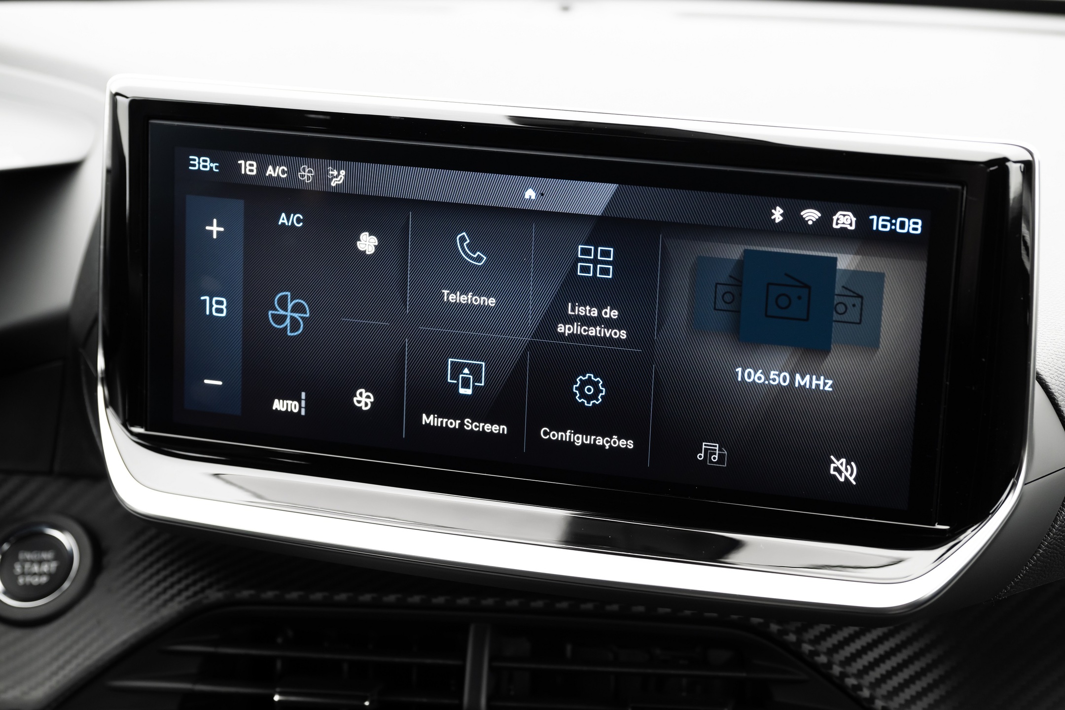 Novo Peugeot 2008 tem central multimídia de 10 polegadas com espelhamento Android Auto e Apple CarPlay.