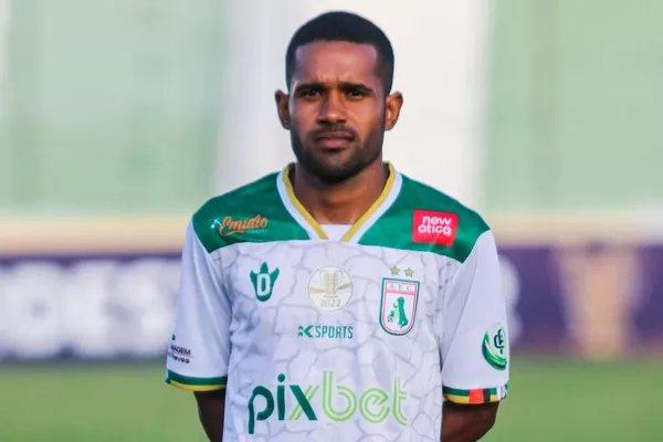 O lateral-direito Iranílson é um dos nomes por trás das principais jogadas do Sousa  