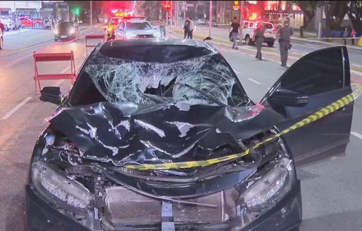 Duas jovens morrem após serem atropeladas enquanto atravessavam em faixa de pedestres