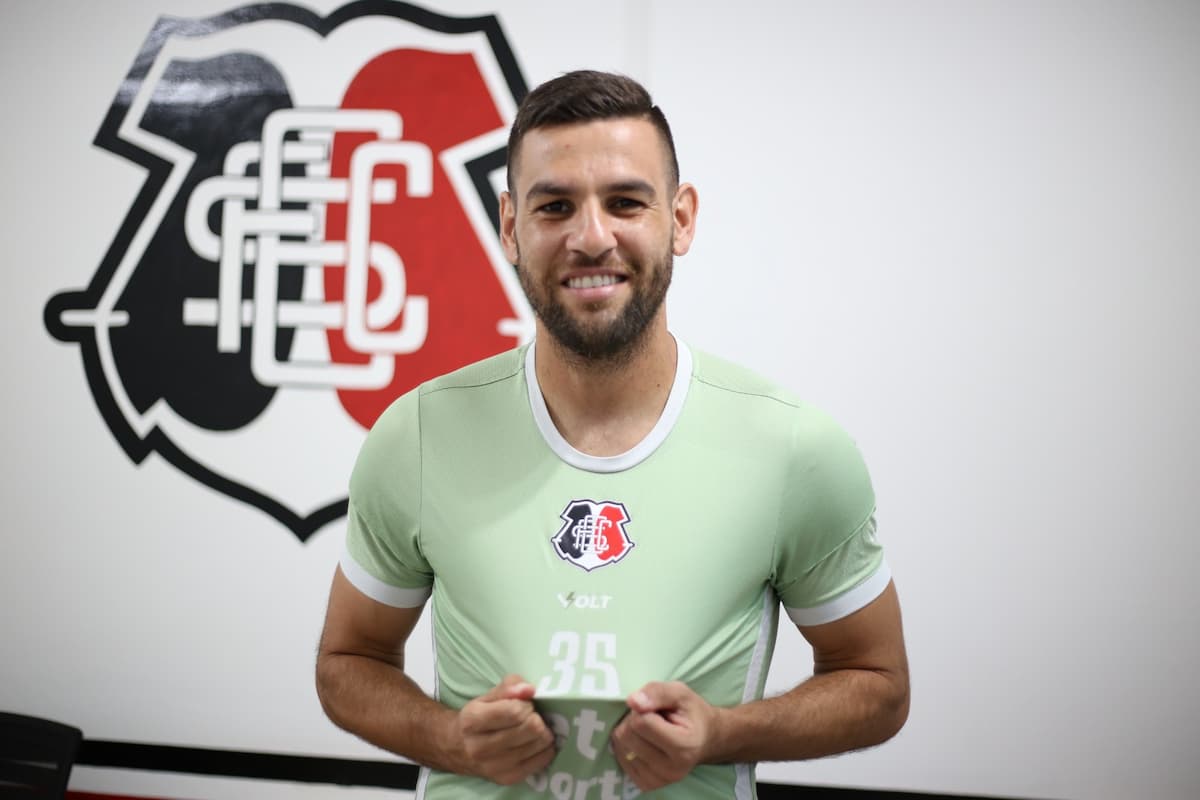 William Alves, zagueiro do Santa Cruz 