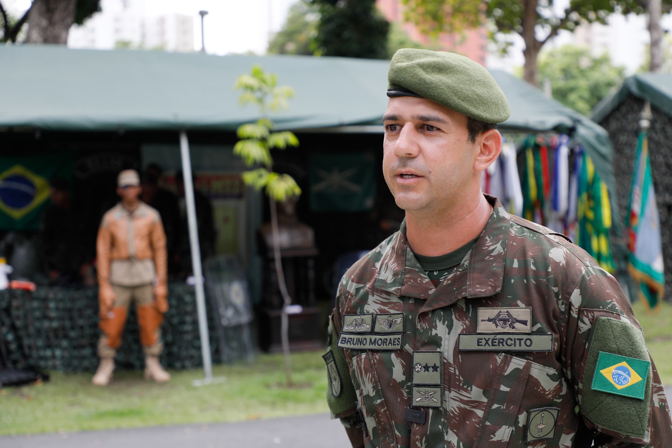 CMNE realiza exposição de material emprego militar no parque da Tamarineira. Na foto: Major Bruno Moraes