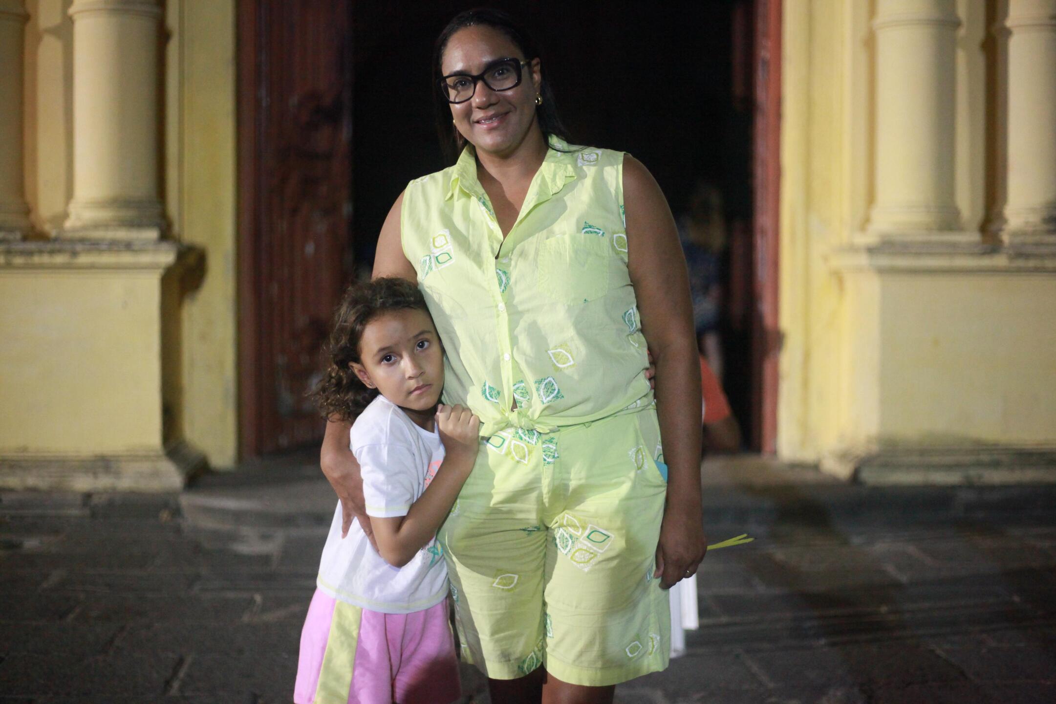 Júlia Nascimento e sua filha Beatriz