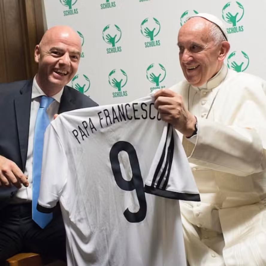 Infantino com o Papa Francisco - Foto: reprodução/redes sociais