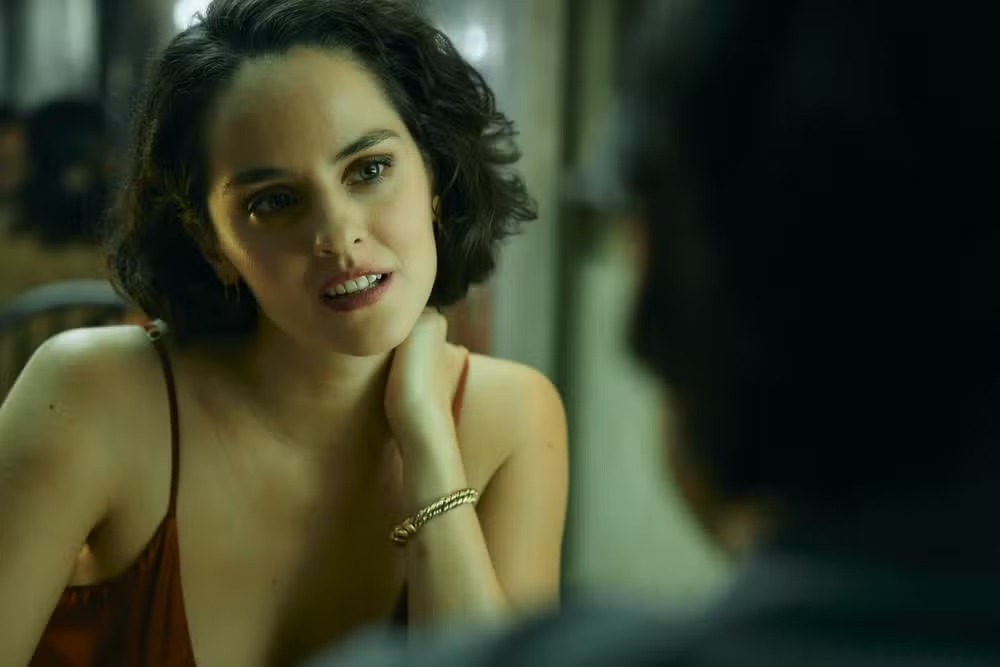 Noémie Merlant em cena de 'Emmanuelle' 
