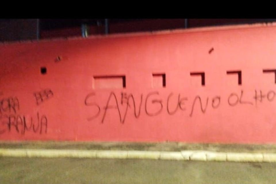 Sede dos Aflitos foi pichada em protesto por má fase na Série C