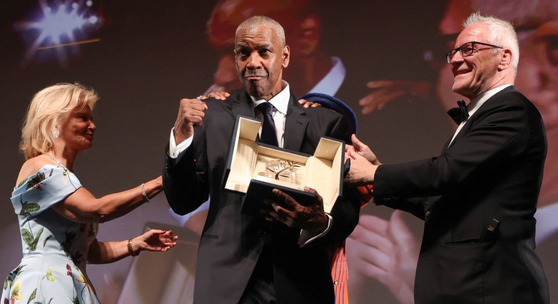 Denzel Washington é surpreendido com Palma de Ouro honorária no Festival de Cannes - Foto:  Sameer Al-Doumy / Pool / AFP