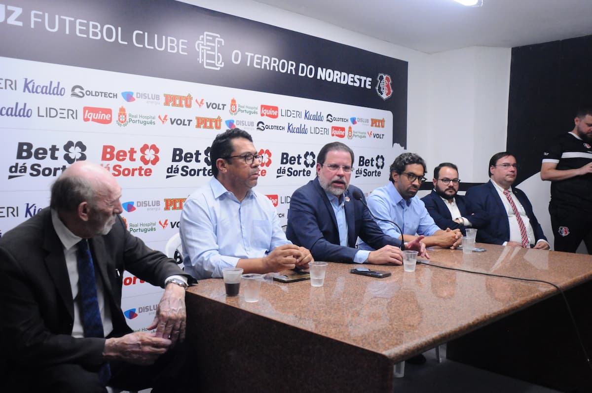 Entrevista coletiva, na sala de imprensa do Santa Cruz Futebol Clube, sobre o calendário de implementação da SAF.