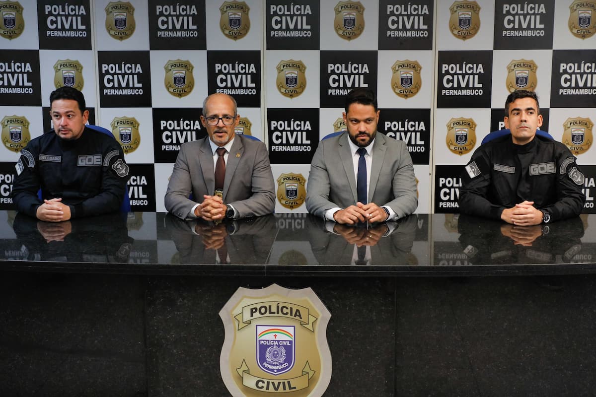 Coletiva de Imprensa sobre a Operação Vendeta. Na foto: José Tenório,  delegado do GOE;  Ivaldo Pereira, delegado gestor da DIRESP; Paulo Furtado, delegado gestor do DRACCO, e Jorge Pinto, delegado do GOE