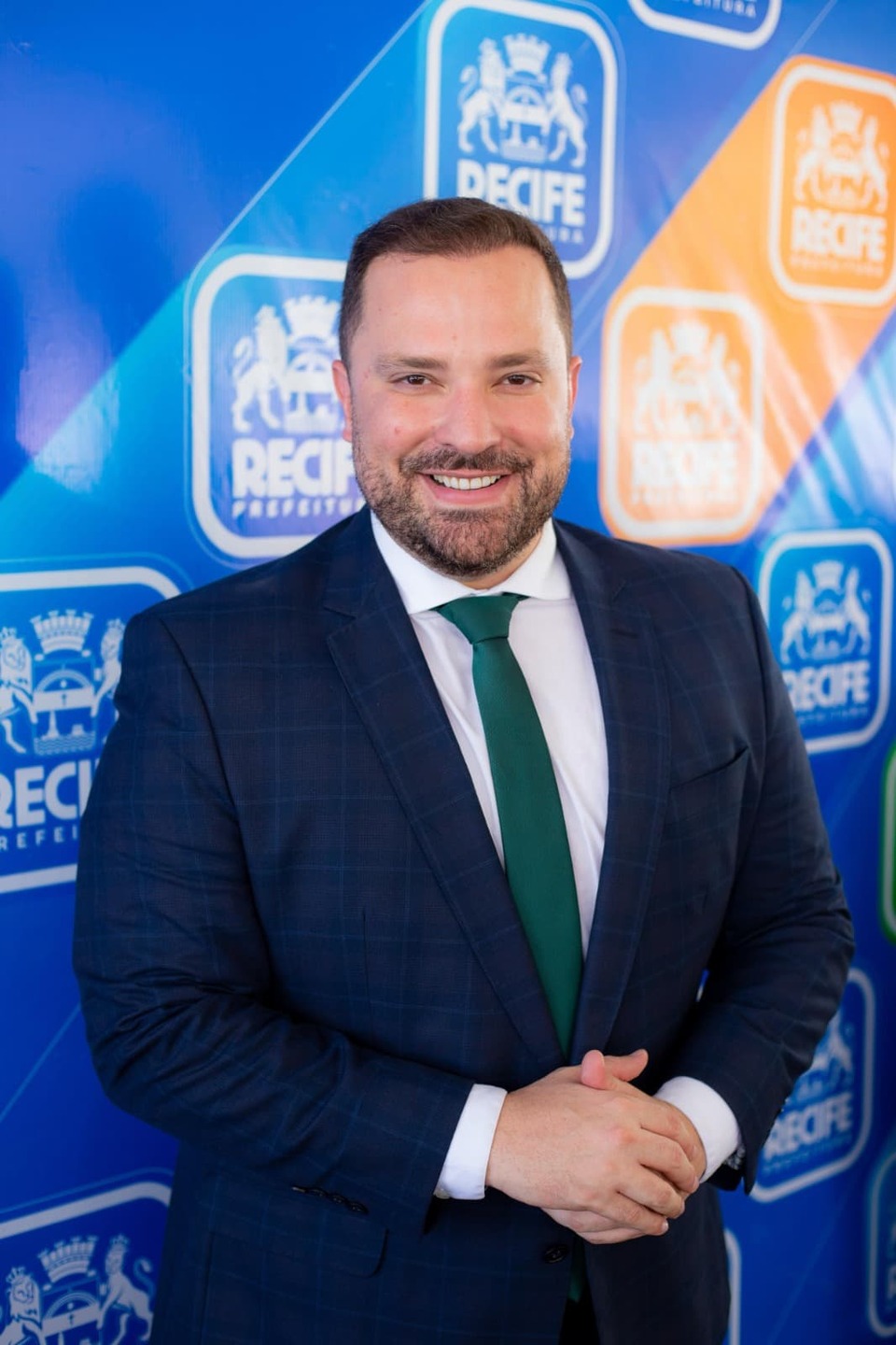 Carlos Santos lança livro que busca promover entendimento sobre diversidade sexual e de gênero