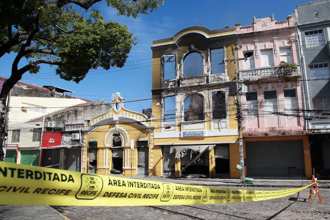 Incêndio em lojas no bairro de São José