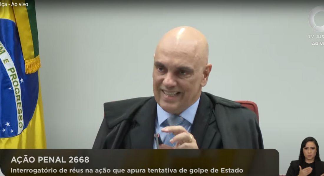Ministro Alexandre de Moraes na sesão de início dos depoimentos de réus de trama golpista nesta segunda (9)