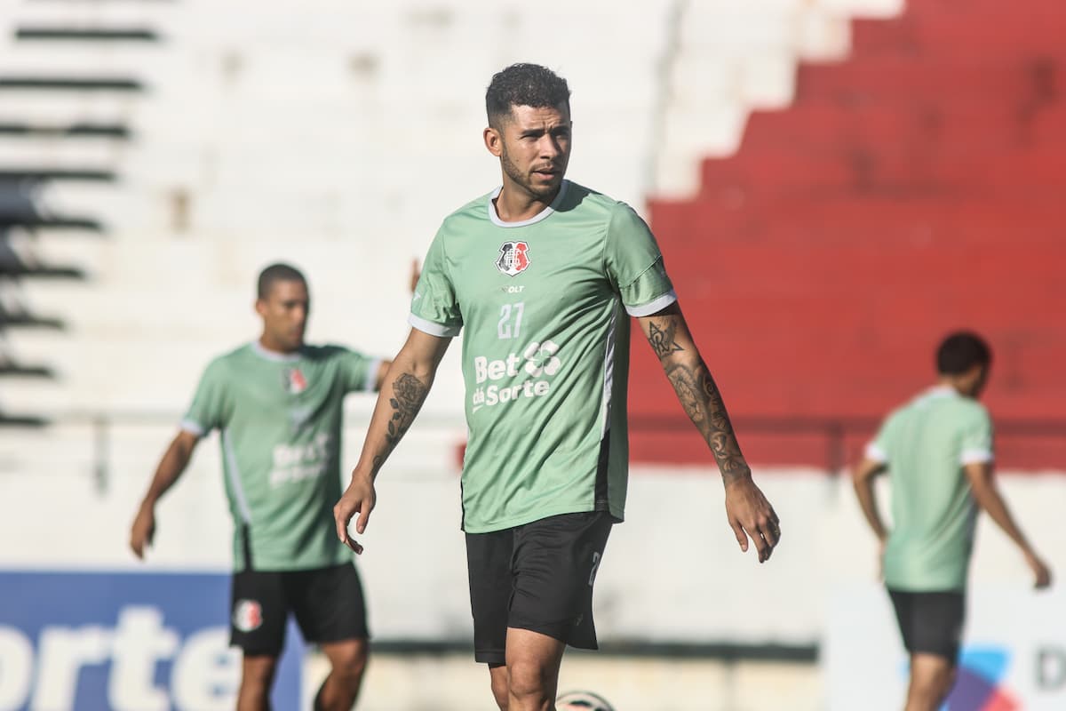 Renato, atacante do Santa Cruz
