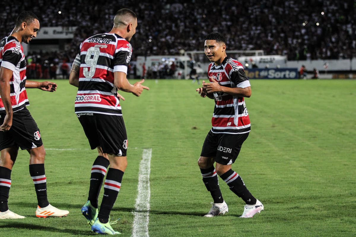 Thiaguinho marcou dois gols na vitória do Santa Cruz diante do Ferroviário 