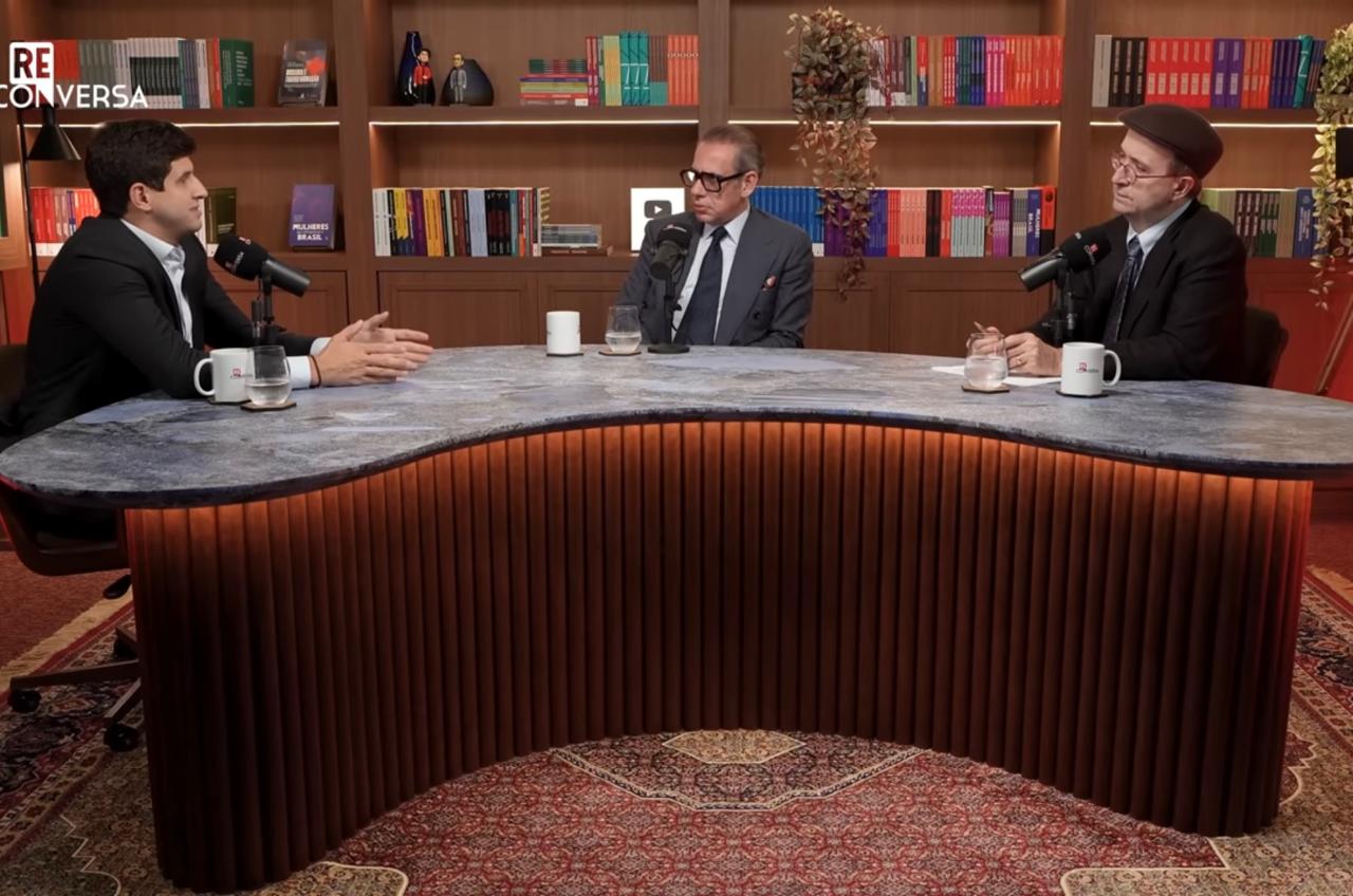 Prefeito do Recife e presidente nacional do PSB, João Campos, e os jornalistas Walfrido Warde e Reinaldo Azevedo