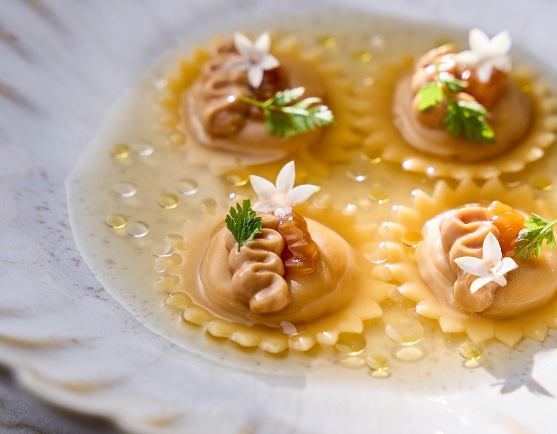 Ravióli recheado com tomates