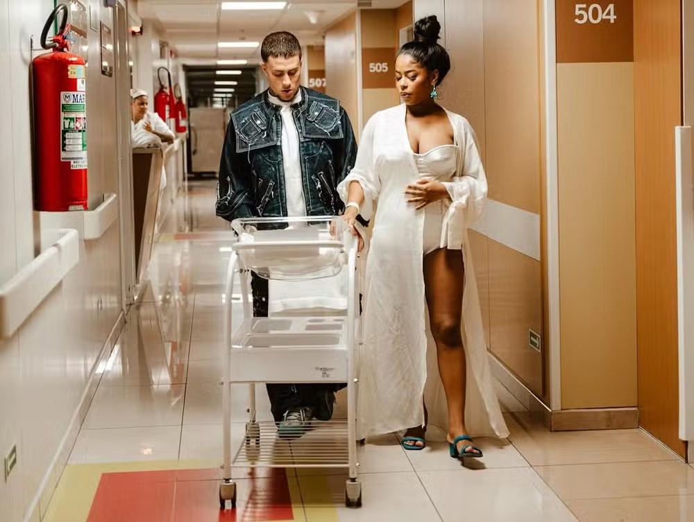 MC Daniel e a empresária Lorena Maria com o primogênito, Rás