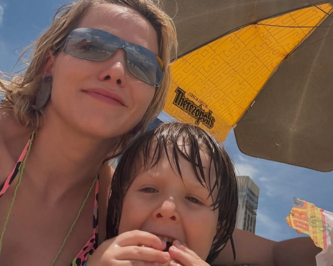 Leticia Colin e o filho Uri