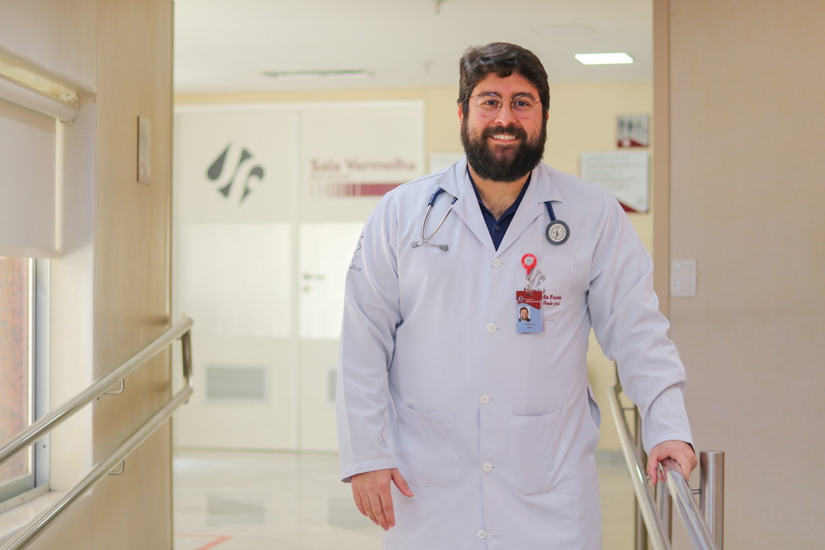 O clínico geral Charley Vaz. 