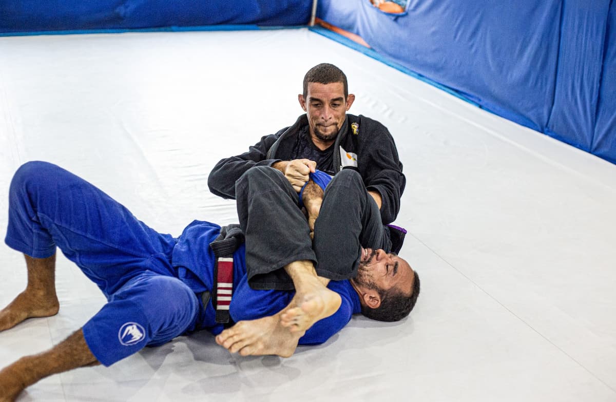 Geivisson Marcelino da Silva, mais conhecido com Meek, faixa marrom de jiu-jitsu da academia Puro Chão, em Jaboatão dos Guararapes 