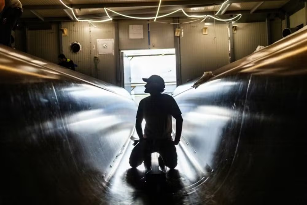 Sistemas de energia solar, eólica e cinética alimentarão todas as operações a bordo, incluindo os sistemas de controle e eletrônicos, sem depender de motores a combustão 