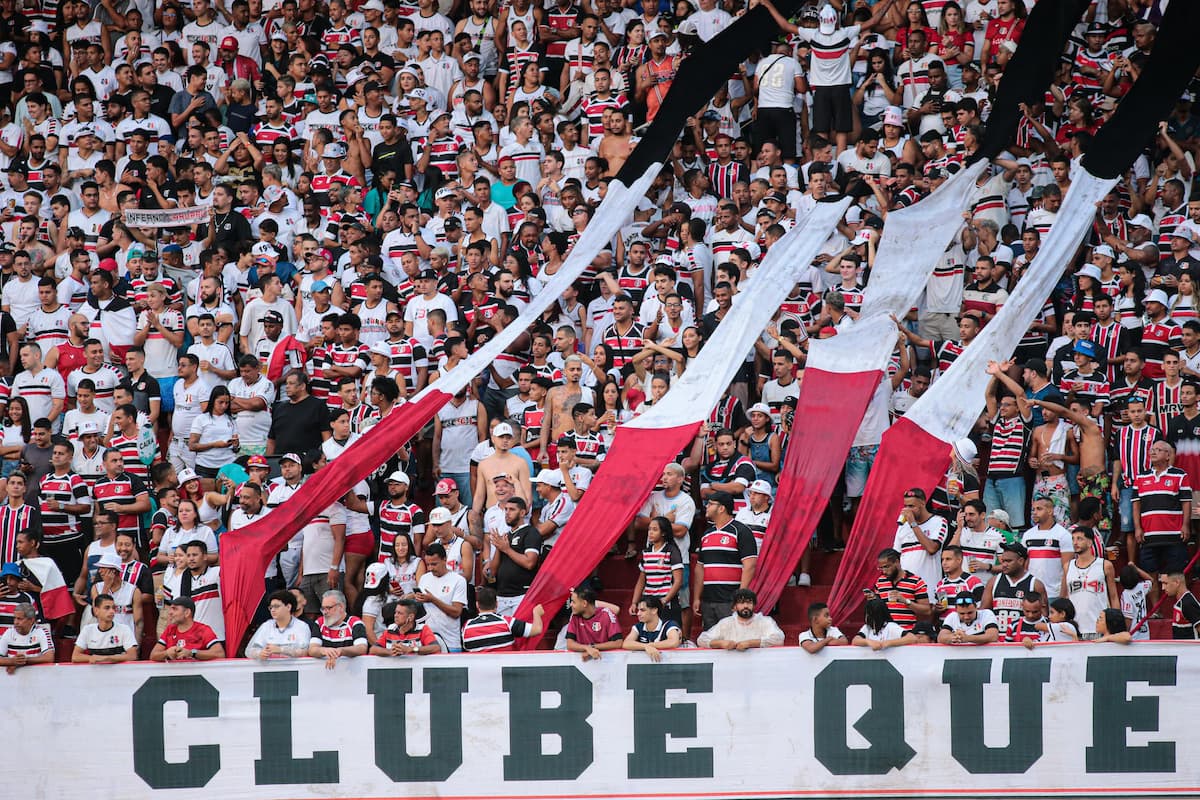 Torcida do Santa Cruz no Estádio do Arruda